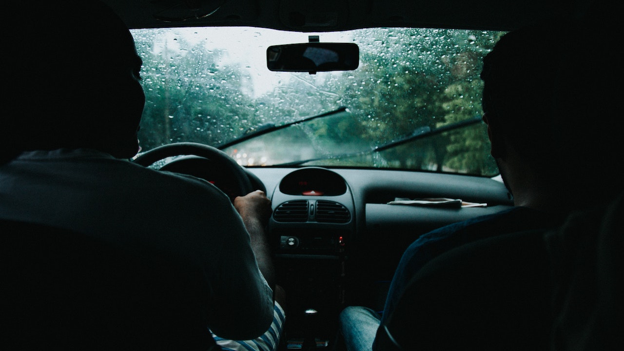 5 signs that it's time to change your car wipers