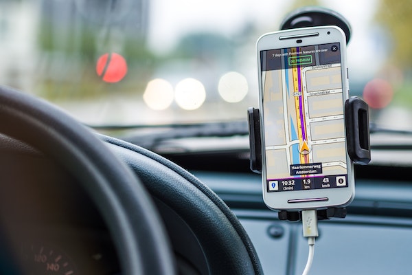 Where to Position Your Phone Holder in Your Car for an Enhanced Driving Experience